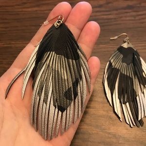 Women’s camo feather earrings